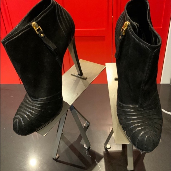 TAKE ADDITIONAL 50% OFF NOW 
Sergio Rossi Suede and Leather Ankle Booties 39 - Picture 2 of 7